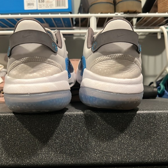 Men’s Nikes size 9. Worn a couple times. - Picture 4 of 5